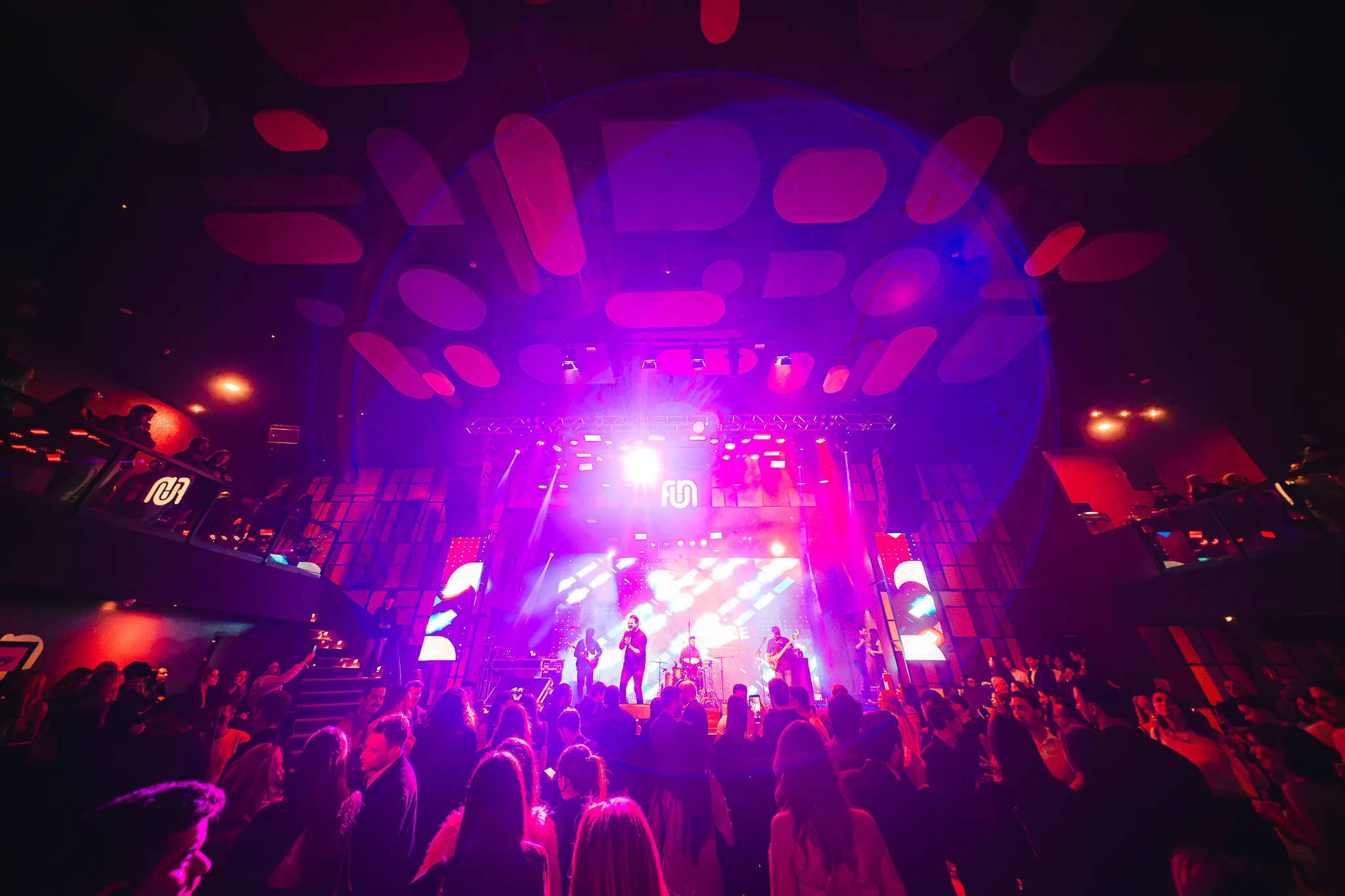 Palco e público da Fun Stage